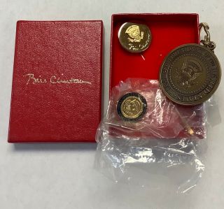 Bill Clinton Seal Of The President Of The United States Keychain And Pin Set