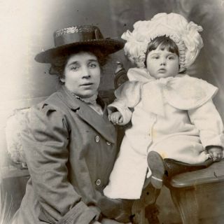 1880s Little Girl Winter Coat Huge Hat With Mother Cabinet Card Photo Children