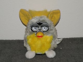 Vintage 1999 Furby By Tiger Electronics 70 - 800 Yellow And Silver)