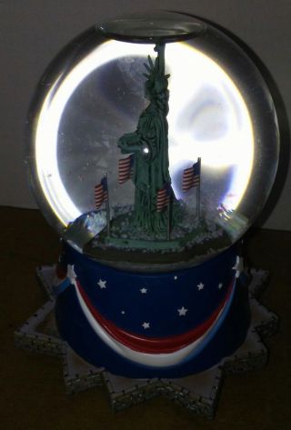 Hallmark Musical Snow Globe STAR SPANGLED BANNER Statue of Liberty SEE VIDEO 2