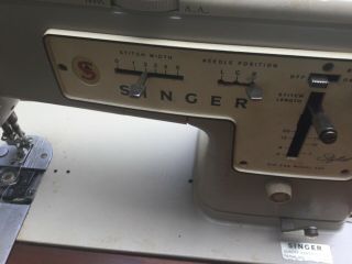 Vintage SINGER Zig - Zag model 457 sewing machine. 2
