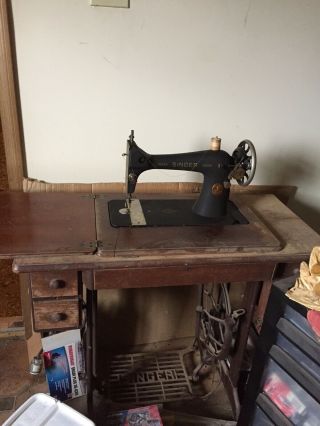Vintage Antique Singer Treadle Sewing Machine In Cabinet