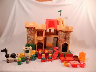 Vintage 1975 Fisher Price Little People Castle 993 W Many Accessories A