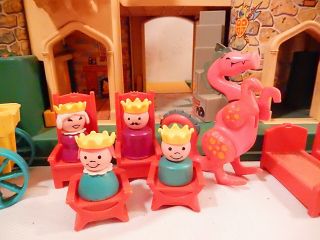 VINTAGE 1975 FISHER PRICE LITTLE PEOPLE CASTLE 993 w MANY ACCESSORIES a 3