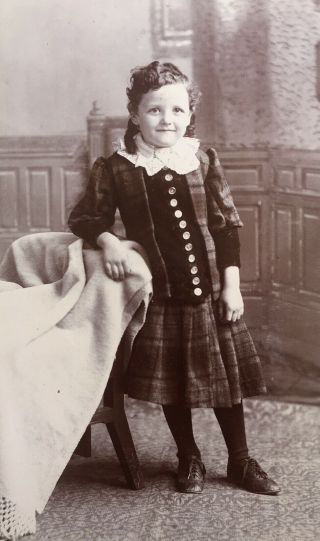 1880’s Young Plaid Dress School Girl Cabinet Card Photo Maysville Kentucky