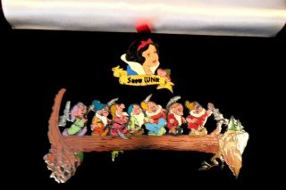 Nib Disney Princess Snow White & 7 Seven Dwarfs Mining Velvet Boxed Le Pin Set