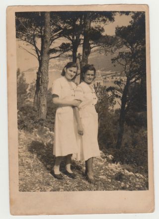 1920s Two Pretty Young Women Closeness Couple Fashion Girl Old Photo Yugoslavia