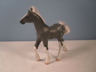 " Icicle " Grand Champions Clydesdale Foal Dapple Grey 2001 Horse Figure