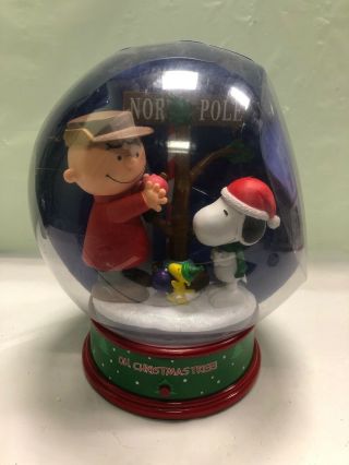 Peanuts Snoopy Charlie Brown Woodstock Musical Lighted Gemmy Snow Globe 11”