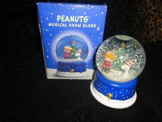 Peanuts Charlie Brown Snoopy 50th Anniversary Christmas Musical Snow Globe