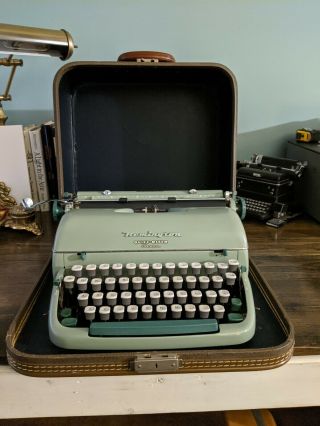 Vintage 1958 Remington Quiet - Riter Typewriter W/ Case - Cleaned&serviced