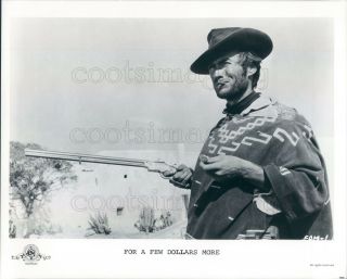 Press Photo Clint Eastwood Holding Gun In Western For A Few Dollars More