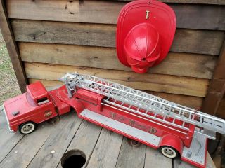 Vintage 1960s Tonka Aerial Ladder Fire Truck Tfd Hydraulic Pressed Metal & Hat