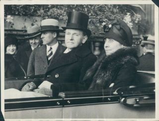 Press Photo President Calvin Coolidge 1st Lady Grace Dressed Warmly