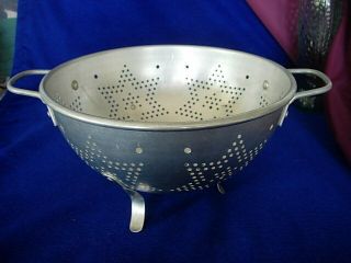 Collectible Vintage Mid - Century Modern Star Pattern Aluminum Footed Colander