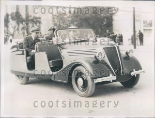 1937 Vintage Open Taxi Auto For Paris Exposition Visitors Press Photo