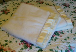 2 Matching Vintage Acrylic Thermal Blankets - Twin / Full - Cream 66 " X 88 "