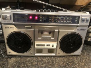 Vintage Sanyo M9921k Boombox - 1986.  Radio & Cassette/recorder