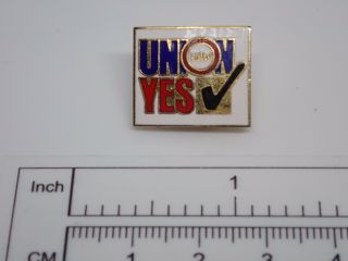 Union Yes Vintage Uaw United Auto Workers Pro Union Enamel Lapel Pin