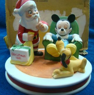 Grolier Disney Figurine Christmas 1981 Santa Mickey Mouse Pluto