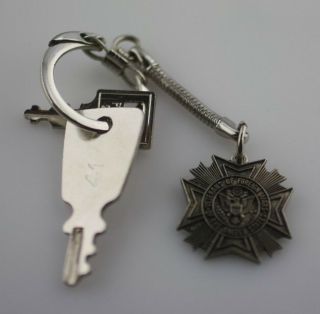 Vintage Silver Tone Natl Veterans Of Foreign Wars Usa Medal Pendant Key Chain
