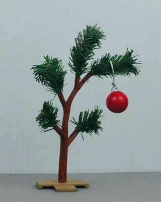 A Charlie Brown Christmas:the Pathetic Tree W/ornament,  Hook & Blanket