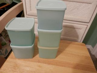 Tupperware Square Round Freezer Container Med Blue 5 - 321 - 21 Hold 2 Cups