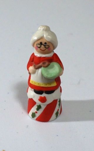 Enesco Vintage Mrs Santa Claus Thimble