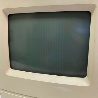 Vintage Apple Macintosh Classic II Parts/Repair Unit powers on,  doesn ' t display 2