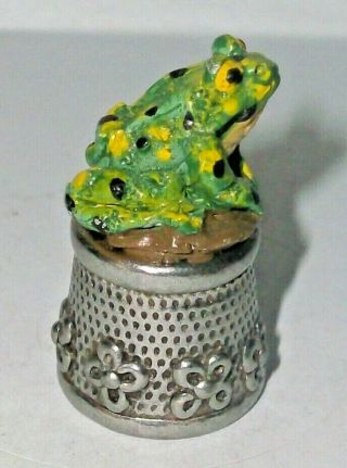 A Pewter Stephen Frost Hand Painted Thimble - - A Frog - -