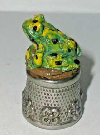 A PEWTER STEPHEN FROST HAND PAINTED THIMBLE - - A FROG - - 2
