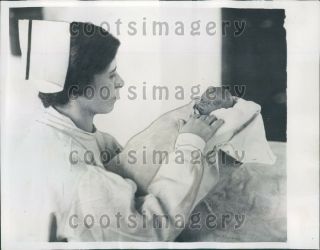 1934 2 Lb 3 Oz Baby In Shoe Box Osteopathic Hospital Philadelphia Press Photo
