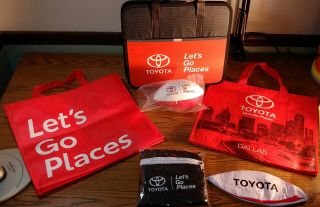 Toyota Trunk Carrier,  2 Tote Bag,  Little Football,  Beach Ball,  Travel Buffle Bag