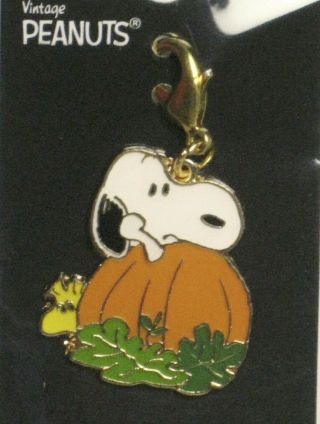 Peanuts Snoopy And Woodstock " Halloween Pumpkin Patch " Zipper Pull Charm
