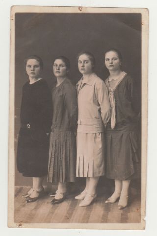 1920s Four Pretty Young Woman Close To Each Other Lady Girl Lesbian Old Photo
