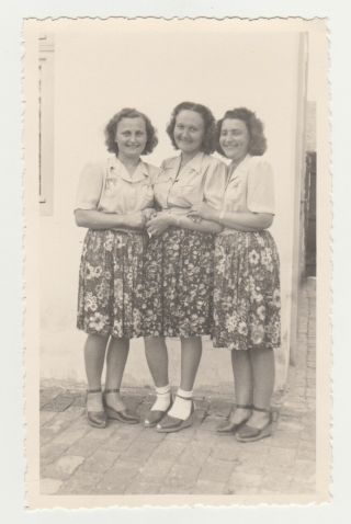 1930s Three Pretty Young Woman Hugging Each Other Lady Girl Lesbian Old Photo