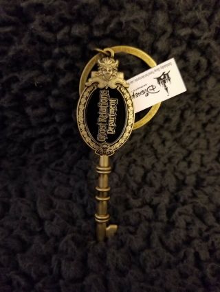 Disneyland Haunted Mansion 50th Anniversary Cast Member Ghost Keychain Key 2019