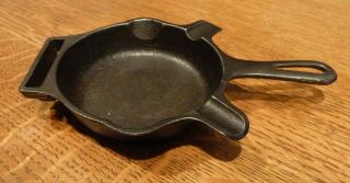 Griswold 00 Ashtray W/ Match Holder 570a Quality Wear Cast Iron