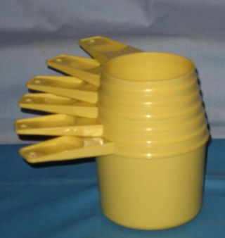 Vintage Tupperware Complete Set Of 6 Nesting Measuring Cups Harvest Gold