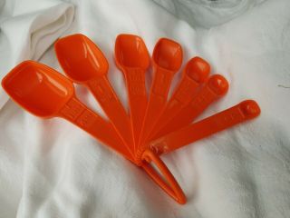Vintage Tupperware 7 Piece Measuring Spoon Set With Ring Harvest Orange