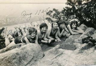 5 swimsuit FLAPPER Girls with BOB HAIR lying on bellies behind ROCKS 1925 Photo 2