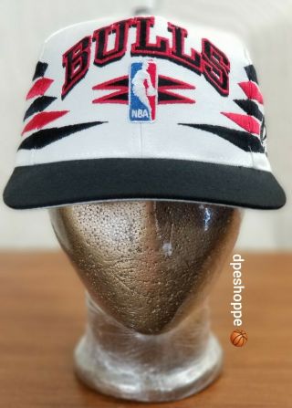 Chicago Bulls Basketball Vintage White Logo Athletic Diamond Snapback Hat Cap