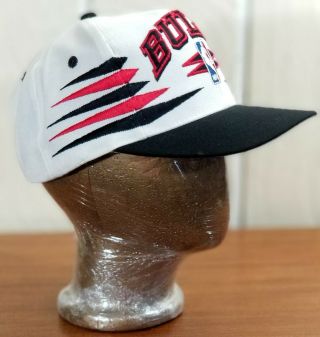Chicago Bulls Basketball Vintage White Logo Athletic Diamond Snapback Hat Cap 3