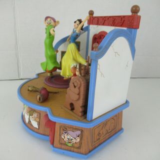 Vtg Disney Enesco Multi - Action Musical Snow White 7 Dwarfs Music box Windup 2
