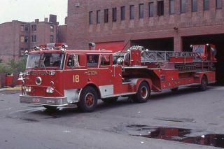 Boston Ma Ladder 18 1976 Seagrave 100 