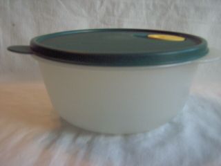 TUPPERWARE CRYSTALWAVE ROUND 6.  25 Cup VENTED MICROWAVE BOWL 2641 HOT LUNCH White 2