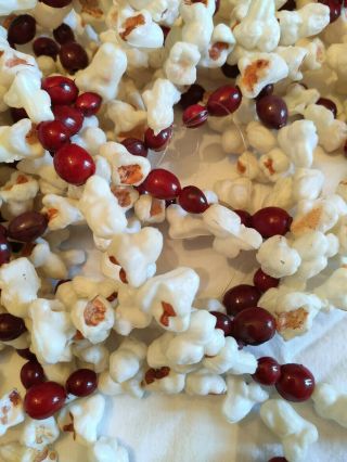 51,  Ft Popcorn Cranberry Christmas Tree Garland Vintage Style Decor Realistic