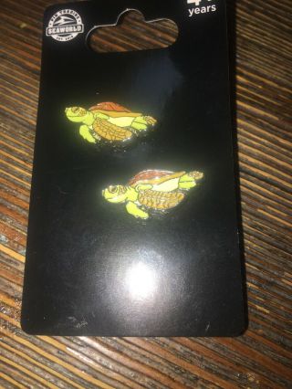 Seaworld Turtle 2 Pin Set - ON CARD 2