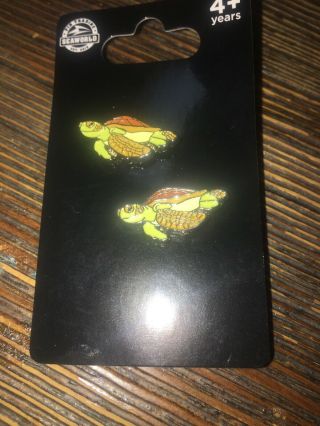 Seaworld Turtle 2 Pin Set - ON CARD 3