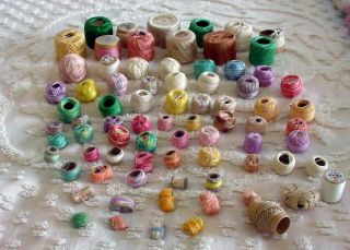 Vintage Tin Full Of Crochet Thread - Many Colors,  Many Size Spools,  See Pictures